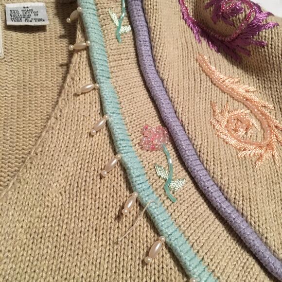 Storybook Knits M Floral beaded cardigan Embroidered cream fancy buttons - Picture 12 of 16